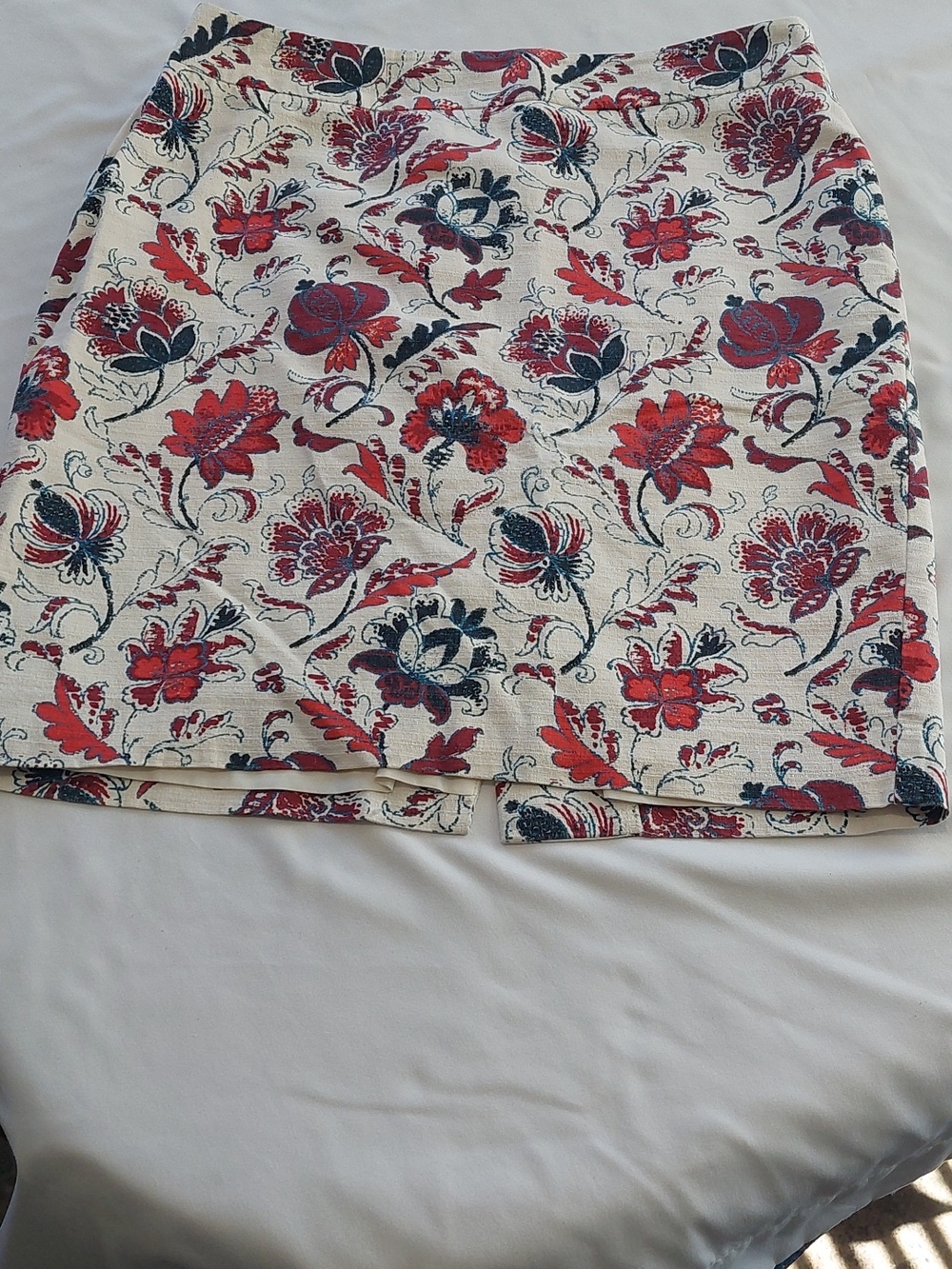 Ann Taylor Cream Floral Mini Skirt with Red and Navy Floral Prints.Size 8 Petite